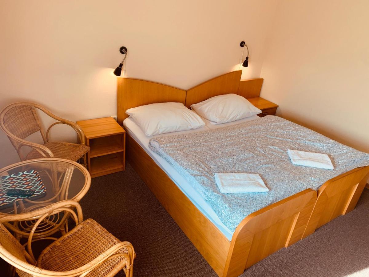Orlik Rejviz Hotell Exteriör bild