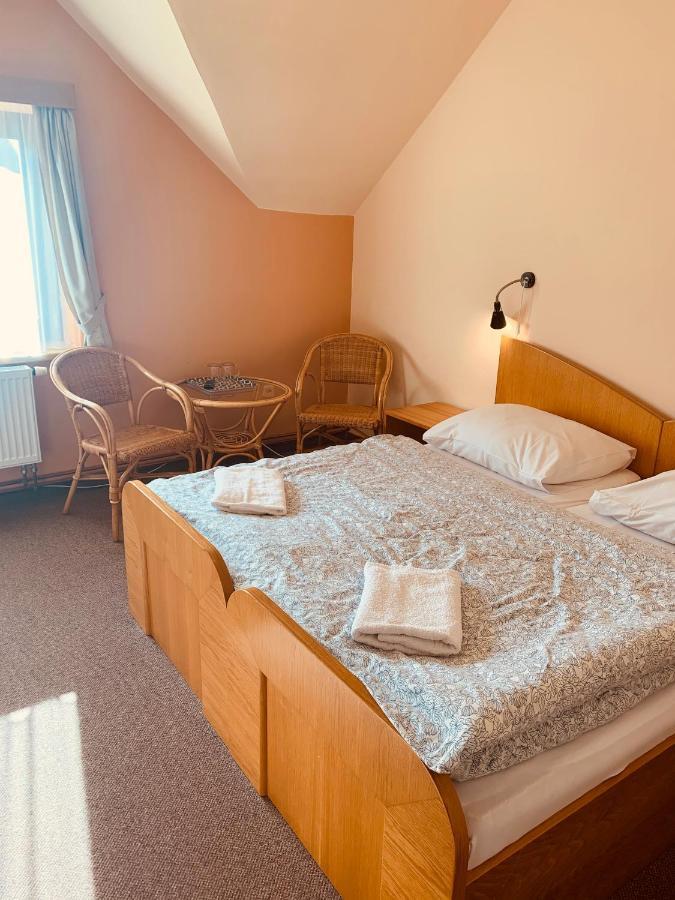 Orlik Rejviz Hotell Exteriör bild