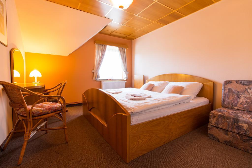 Orlik Rejviz Hotell Exteriör bild