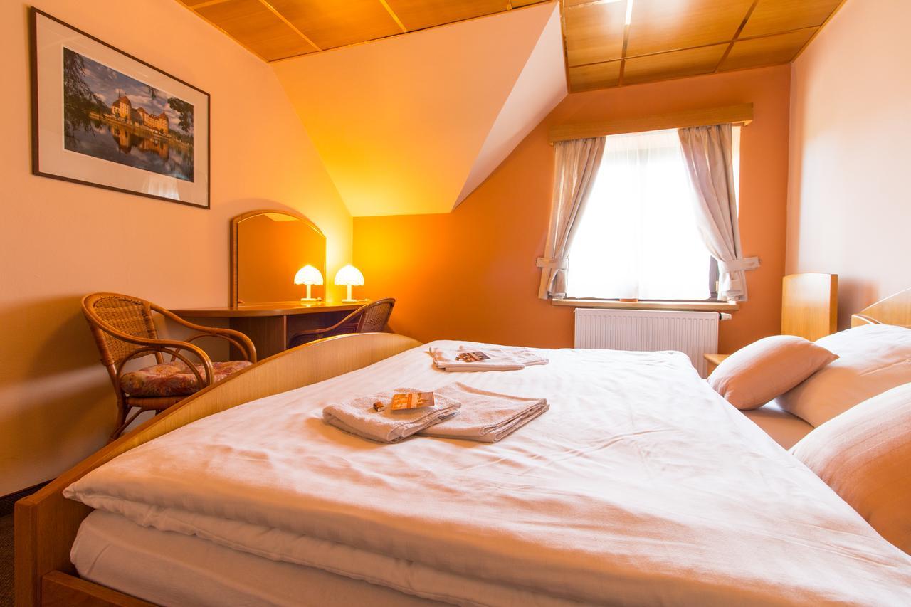 Orlik Rejviz Hotell Exteriör bild
