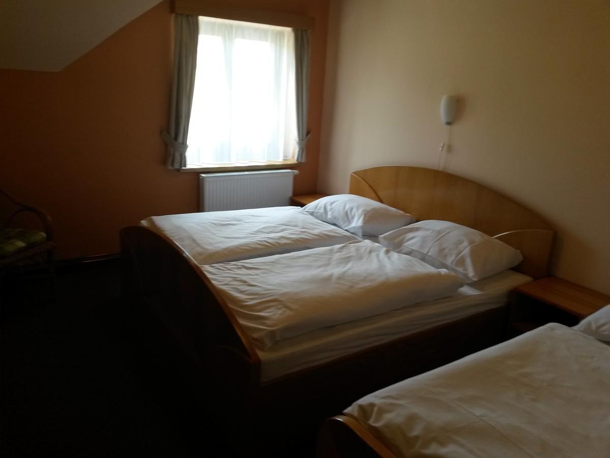 Orlik Rejviz Hotell Exteriör bild