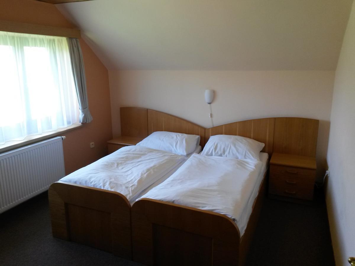 Orlik Rejviz Hotell Exteriör bild